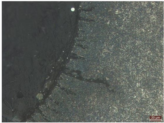 起裂區附近螺紋牙底金相組織